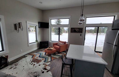 Kalispell House | Mtn view 1-bd cabin with hot tub