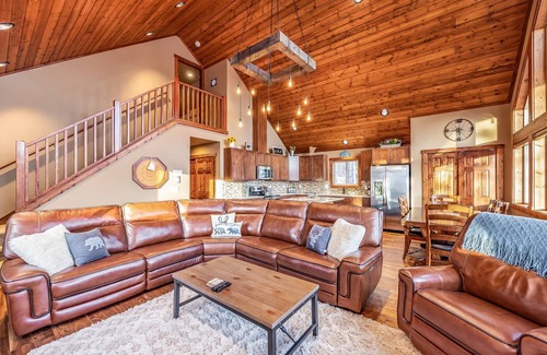Ronald House | Mtn Views & 3rd Nt Free Limited Avail -Pool Access/Spa/GmRm-5mins to Lake
