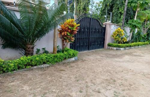 Mombasa Villa | Mudzini gardens - Luxury villa with a pool