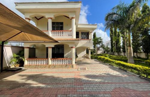Mombasa Villa | Mudzini gardens - Luxury villa with a pool