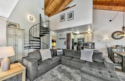 Tahoe Village Condo | Mv17 Amazing Lake View & Spacious 2 Bedroom Ski Cabin With Hot Tub