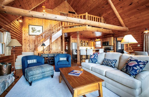 Manitowish Waters Cabin | MW Chain Retreat! EXTRA Outdoor Space!