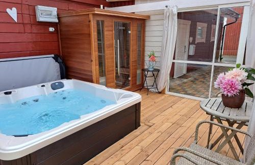 Borlange Cabin | Myntloftet med inglasad bubbelbad