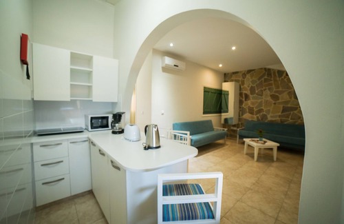 Pernera Apartment | Myroandrou Beach Apartments