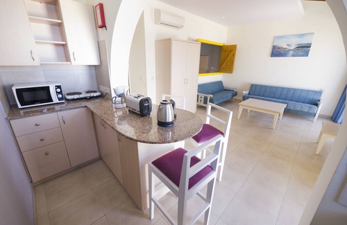 Pernera Apartment | Myroandrou Beach Apartments