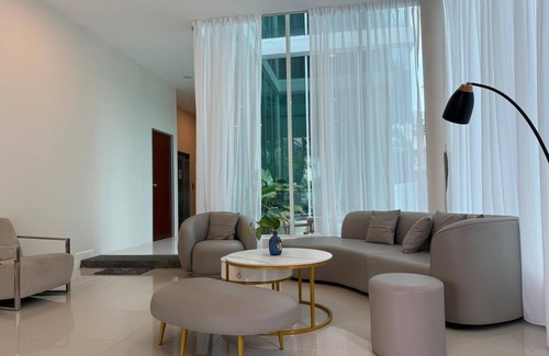 Downtown George Town House | myRoom at 11 J Adams