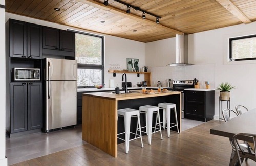 Chertsey Ski Chalet | Nômade - Spa, private lake access & stunning views