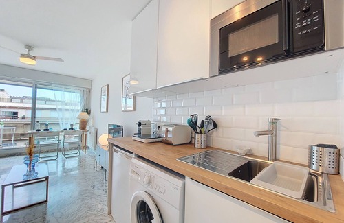 Les Baumettes Apartment | N&J - LIFESTYLE - Balcony - Modern