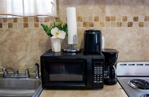 Nassau Apartment | n5 min drive to Junkanoo Beach, Arawak Cay, Ardastra Garden & Zoo & Attractions