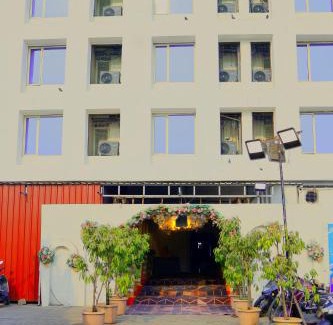 Kalyan Hotel | NAKSHATRA Regency