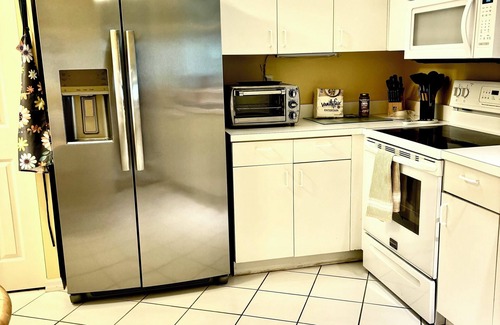 Central Naples Condo | Naples Finest - 30-day min. - Safe and clean community.