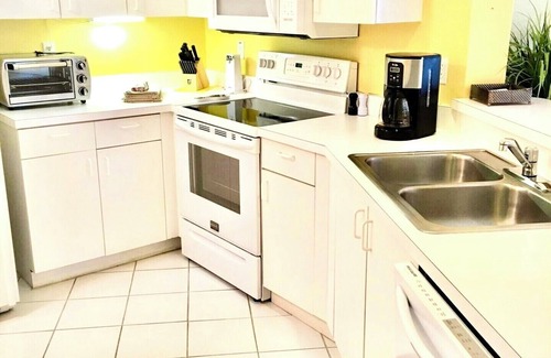 Central Naples Condo | Naples Finest - 30-day min. - Safe and clean community.