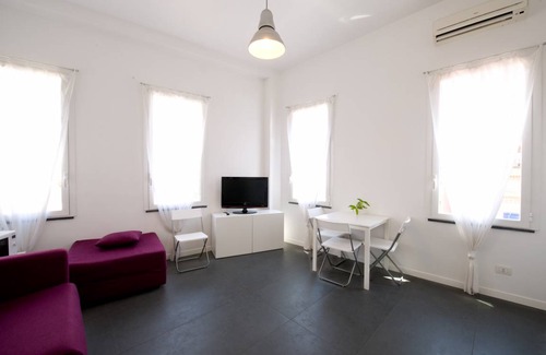 Quartieri Spagnoli Apartment | Nardones Studio Apartment by Wonderful Italy