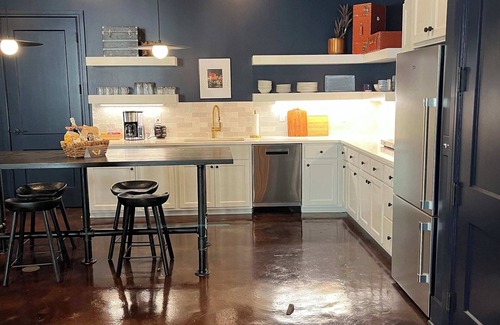 Downtown Nashville Apartment | Nashville Lower Broadway Suite 4BR by Maddox Hotel