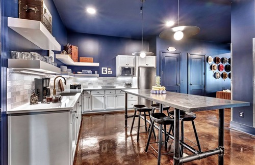 Downtown Nashville Apartment | Nashville Lower Broadway Suite 4BR by Maddox Hotel