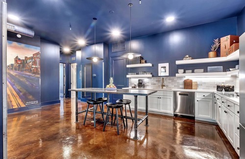 Downtown Nashville Apartment | Nashville Lower Broadway Suite 4BR by Maddox Hotel