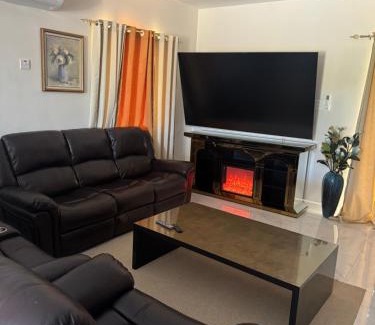 Discovery Bay House | Natty Exquisite Home away from Home
