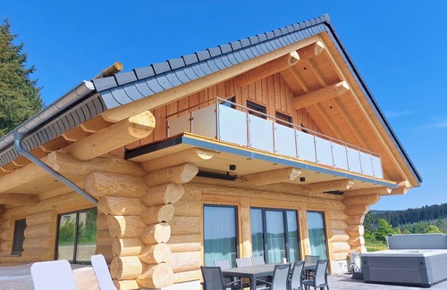 Langweiler Ski Chalet | Natural log cabin chalet (new build 2025!) in the Hunsrück with lake and national park views