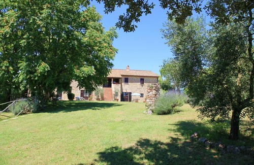 Amelia Apartment | Nature and relax in agriturismo Podere Luchiano with private swimming pool