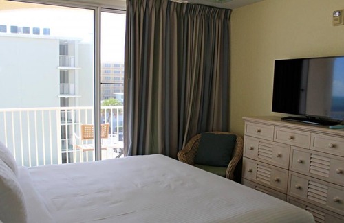 Bostroms Resort | Nature Escape! 4 Beautiful Units w/Kitchen, Beachfront, Surfing, Pool