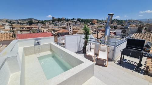 Central District Apartment | Navas 402 Ático & Pool Alhambra views