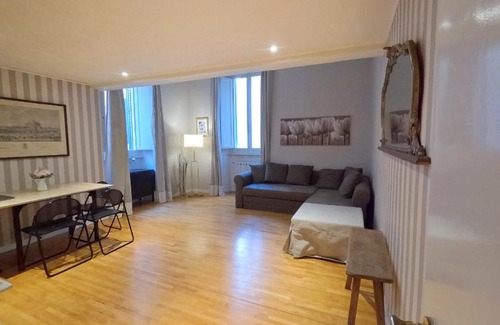 Rione VIII Sant'Eustachio Apartment | Navona Gold Apartment