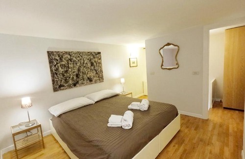 Rione VIII Sant'Eustachio Apartment | Navona Gold Apartment