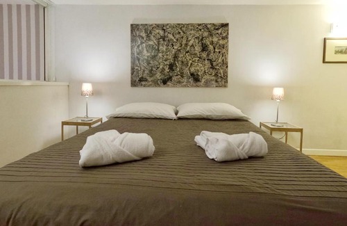 Rione VIII Sant'Eustachio Apartment | Navona Gold Apartment
