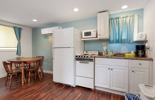 Ogunquit - Wells Hotel | Ne'r Beach Motel
