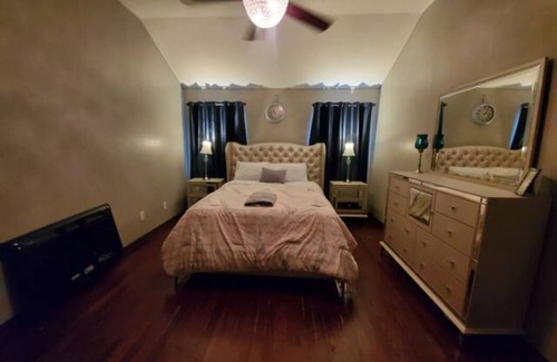 Dallas House | Near AT&T Stad., Globe Life, 6Flags, 4BDRM!