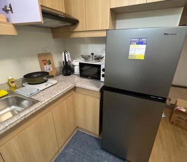 Kapitolyo Apartment | Near Bgc Makati Ortigas 1Br Wi-Fi Netflix balcony