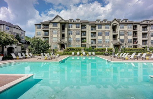 Cumberland Apartment | Near braves stadium with walk in closets