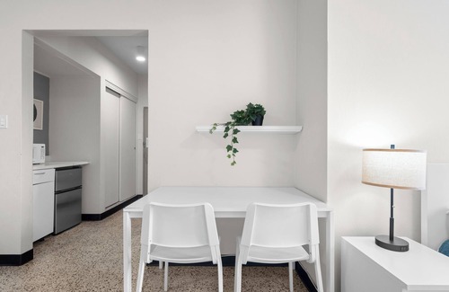 Miramar Apartment | Near La Placita & Old San Juan | Free Breakfast | Free Parking | TV With Netflix