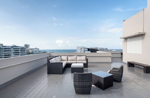 Miramar Apartment | Near La Placita & Old San Juan | Free Breakfast | Free Parking | TV With Netflix