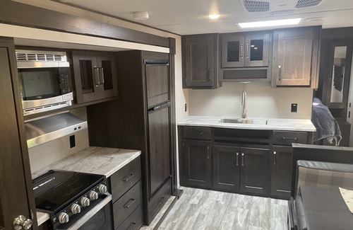 Regional District of Nanaimo House | Near Ocean and Nile Creek Fishing