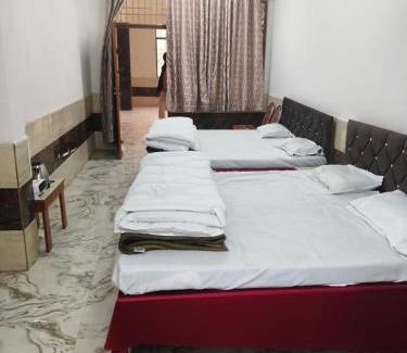 Naini House | Nearest Khumbmela Hotel For Family