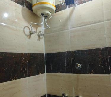 Naini House | Nearest Khumbmela Hotel For Family