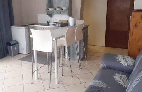 Wavecrest Apartment | NEAT & COSY - 400m to Point Park and Beach.