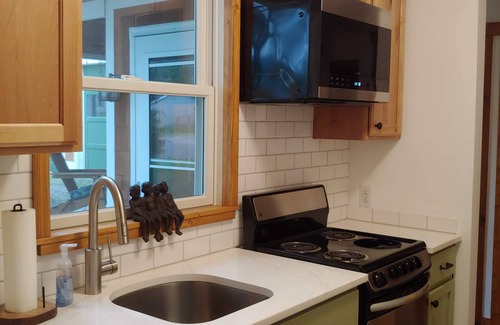 Lake Leelanau House | Need a getaway?nCharming Lake Leelanau village cottage