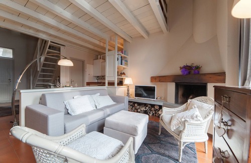 Marone Apartment | NEST ON THE LAKE facing the lake, private beach, air conditioning SEPT-OCT OFFERT