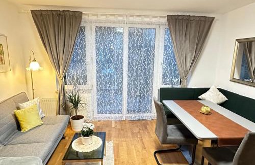 Taxham House | Nest & Rest Garden Stay with Free Parking