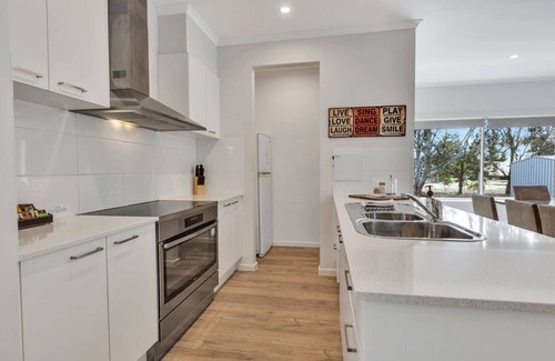 Metung House | Nestled in the heart of a quiet paradise, this is your perfect holiday escape