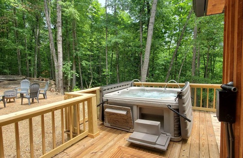 Zoe Cabin | Nestled in the Woods