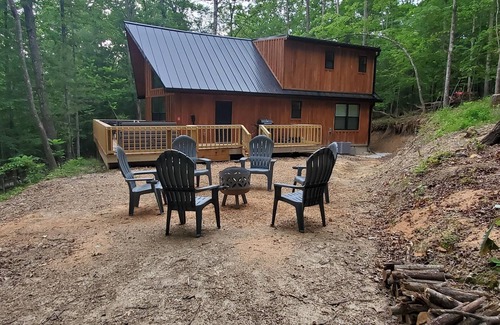 Zoe Cabin | Nestled in the Woods