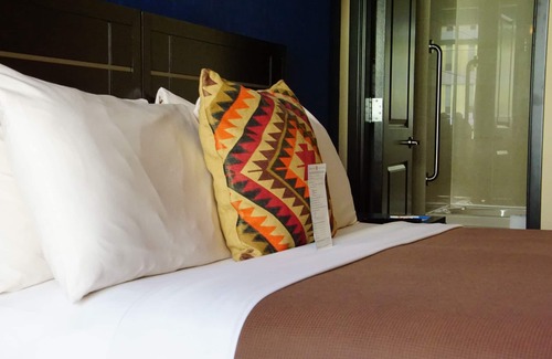 Queens Hotel | Nesva Hotel