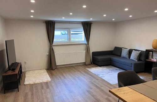 Kaiserslautern Apartment | Neu! Große Ferienwohnung 3 Zimmer mit Küche und Bad, 90 qm mit Netflix und PS5