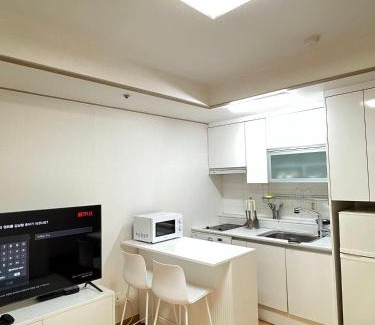 Seocho-dong Apartment | New 강남역 도보 5분 아늑한 공간 소독완료 깔끔한숙소 장기숙박