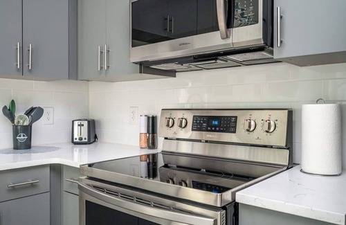 Old Fourth Ward Apartment | New 1BR with Balcony in Downtown 542Blvd205