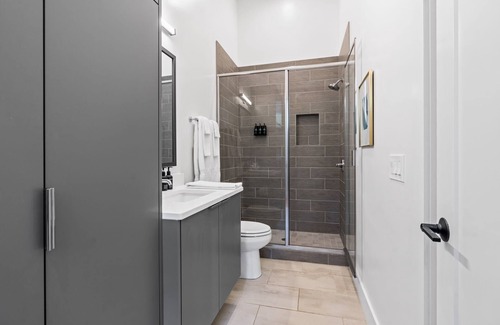 Virginia Highland Apartment | New 1x1 Apt. in the heart of VA Highlands!