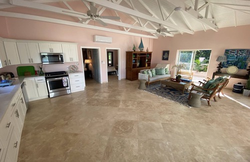 English Harbour Villa | New 2.5 bed Villa between The Yacht Club and Pigeon Beach, Pool, Spa, Great View